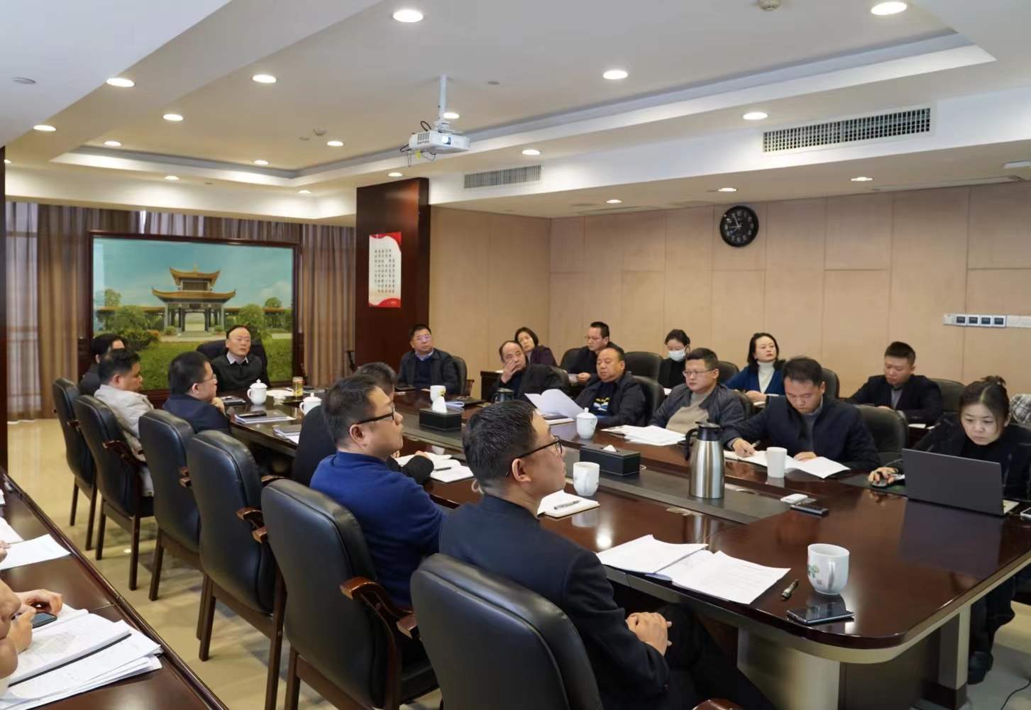 半岛online(中国)召开2022年经营发展工作务虚会