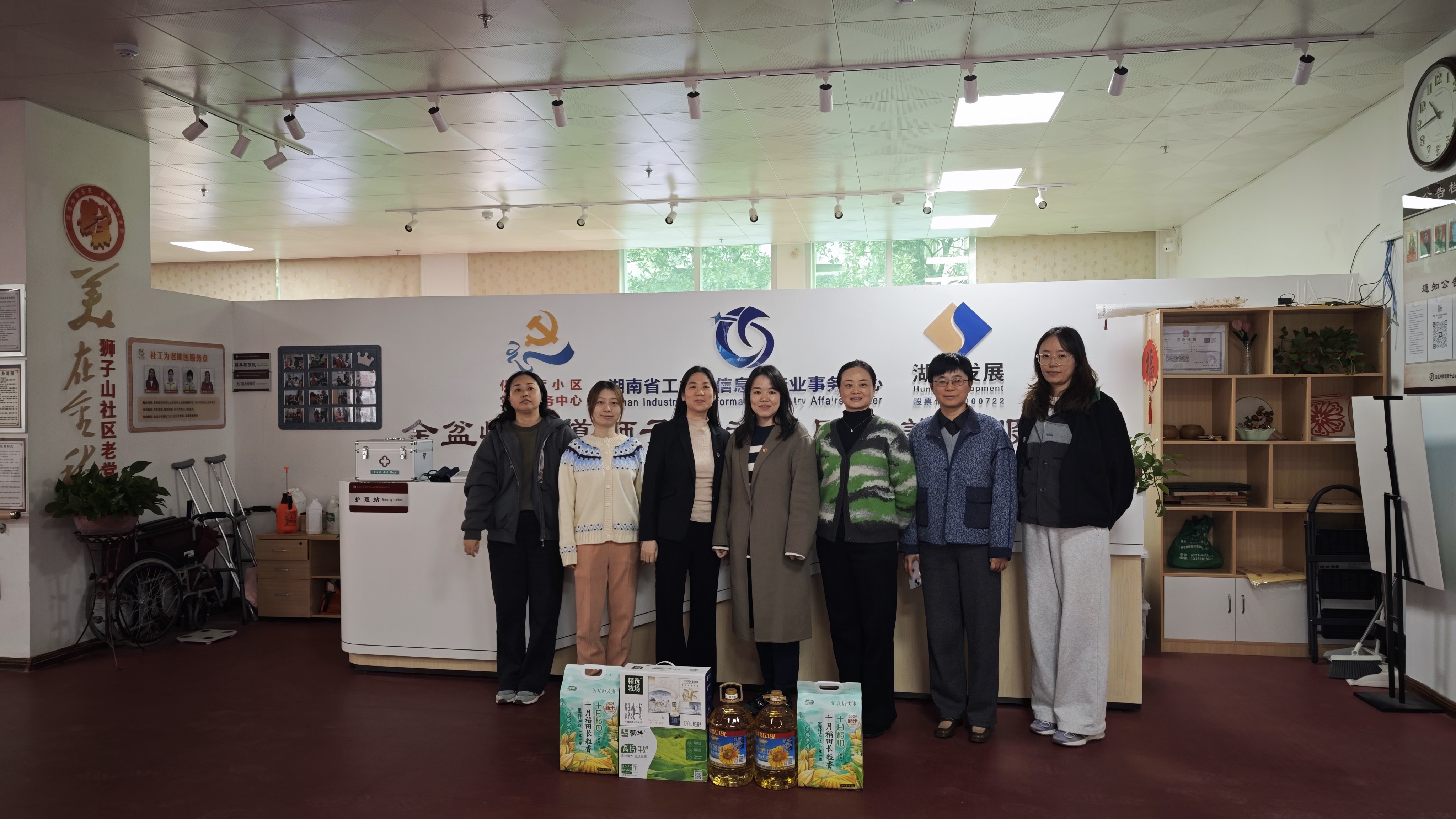 半岛online(中国)证券事务与资金财务党支部开展“关爱独居老人”志愿服务活动