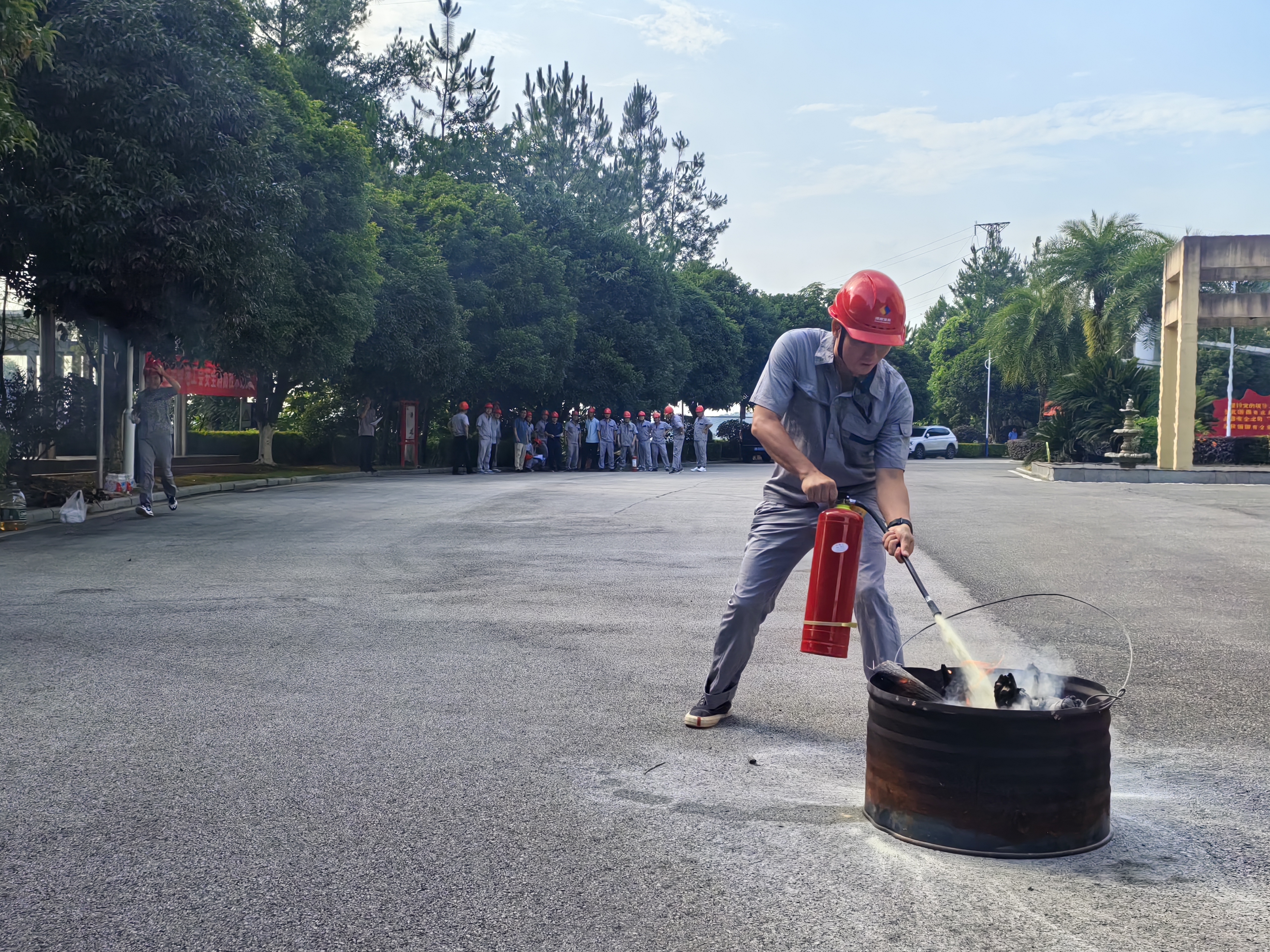 以赛促练强技能——蟒电公司开展消防技能比武